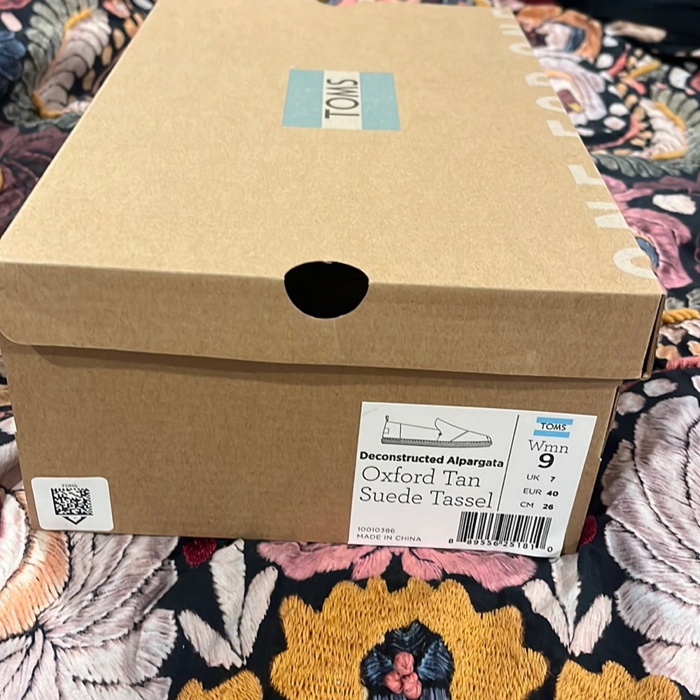 NWT Toms Oxford Tan Suede Tassel
